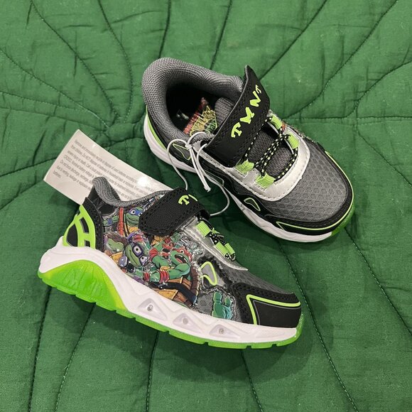 TMNT Ninja Turtles Toddler 7 Light Up Sneakers - Picture 1 of 10